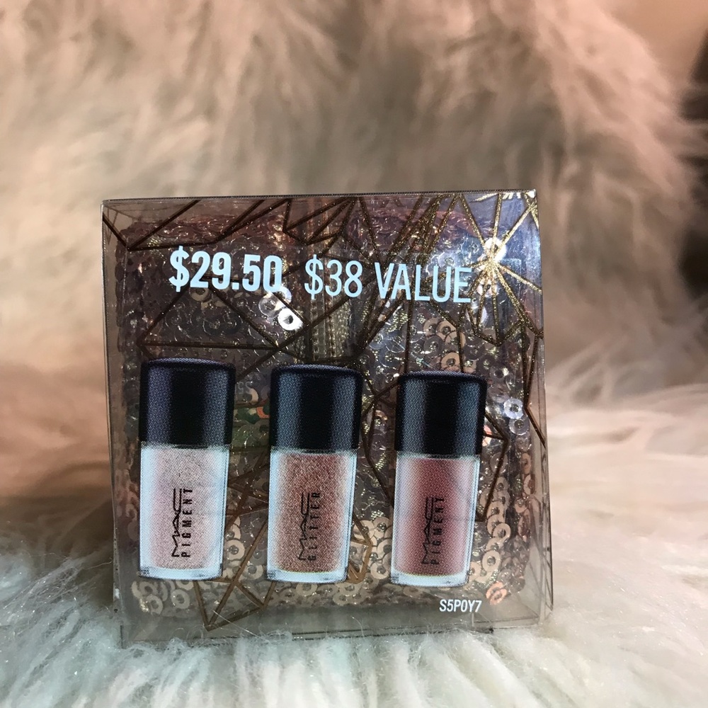 MAC pigment and glitter holiday kit